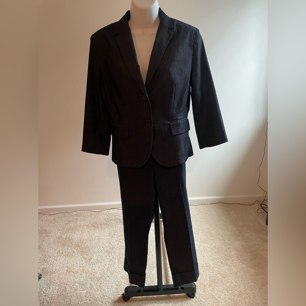 Beautiful business suit in very good condition